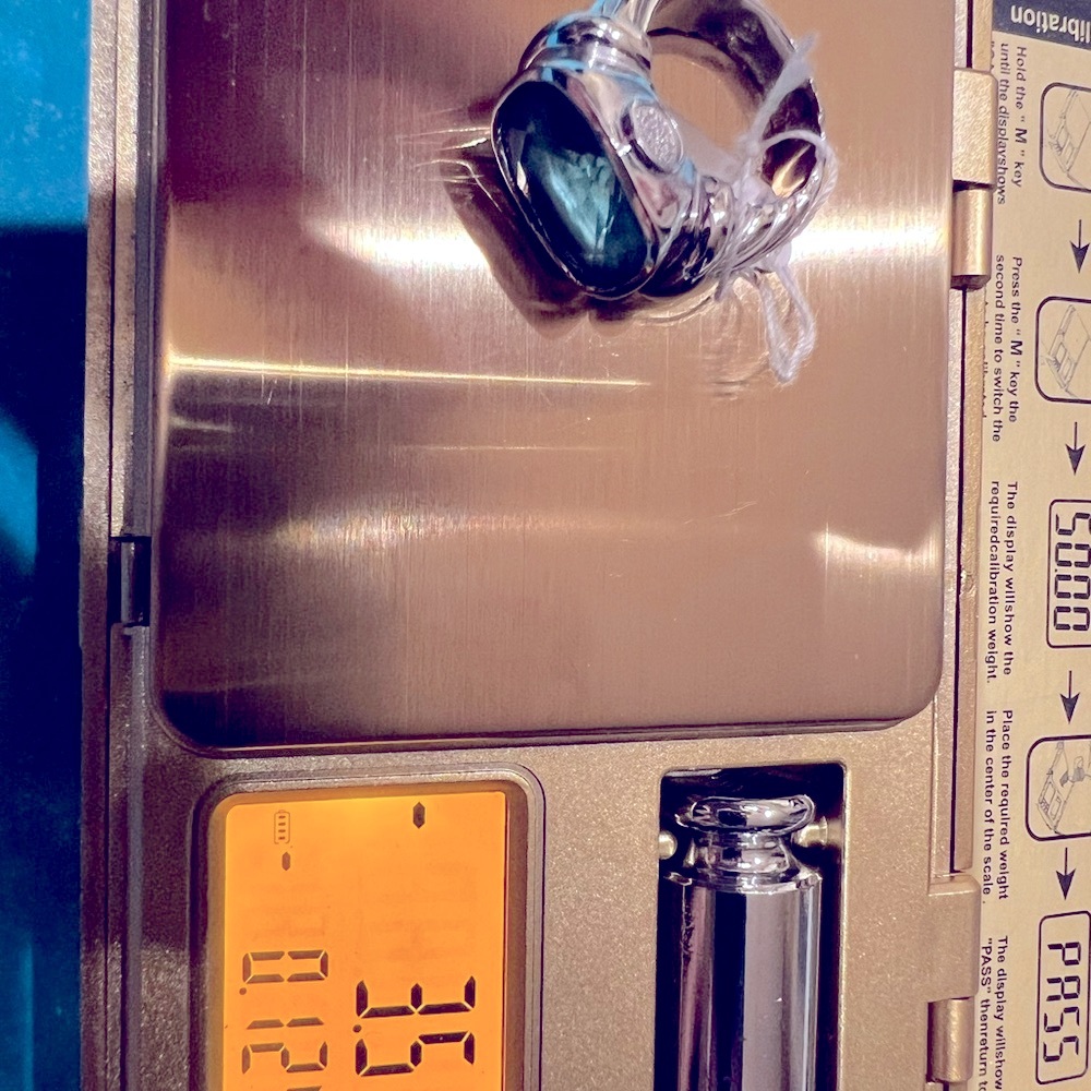 Sterling silver 925 topaz ring, weighs 12.26 grams - Picture 3 of 14